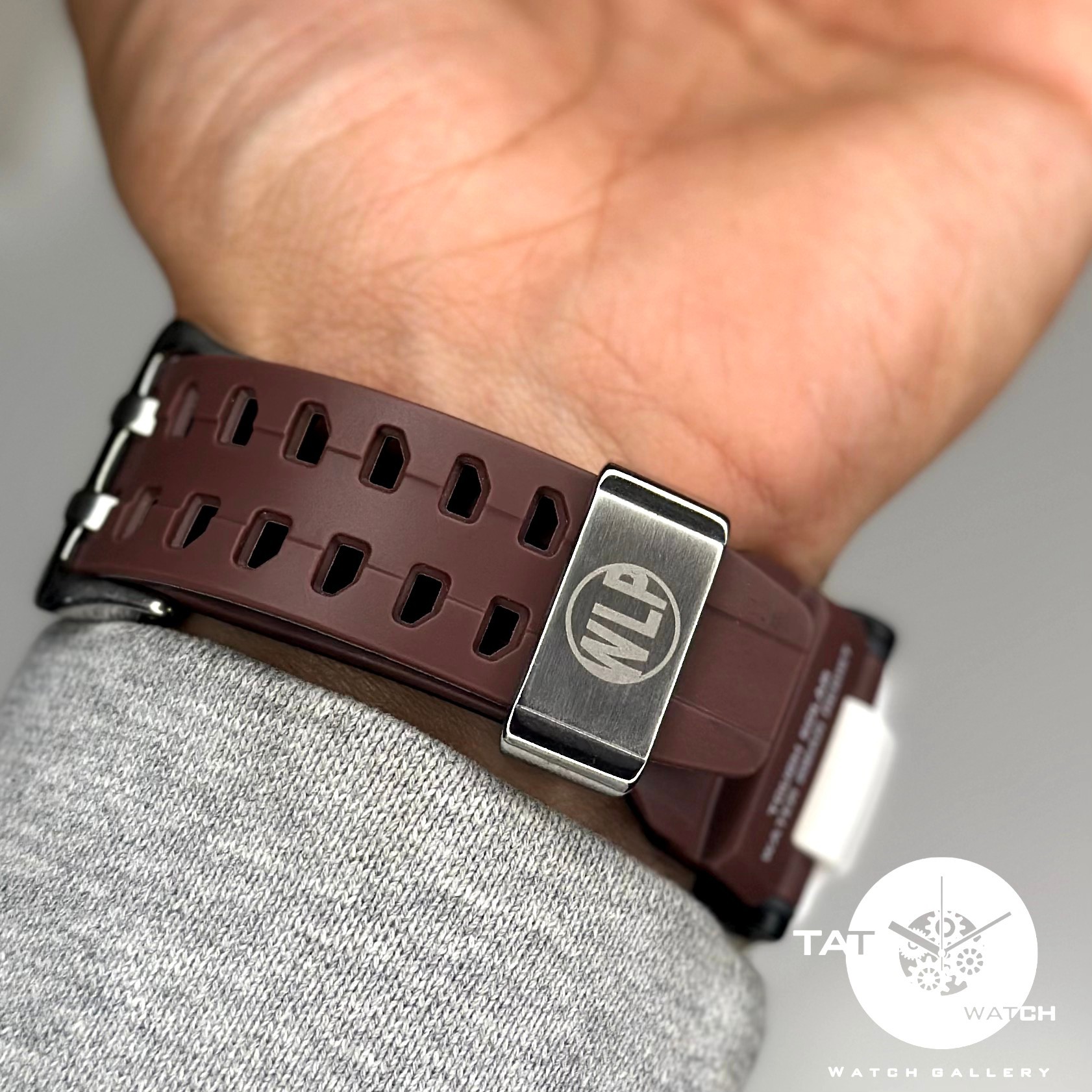 ساعت مچی مردانه جی شاک GR-B100WLP موتور ژاپن 12 ماه جعبه فلزی G-Shock