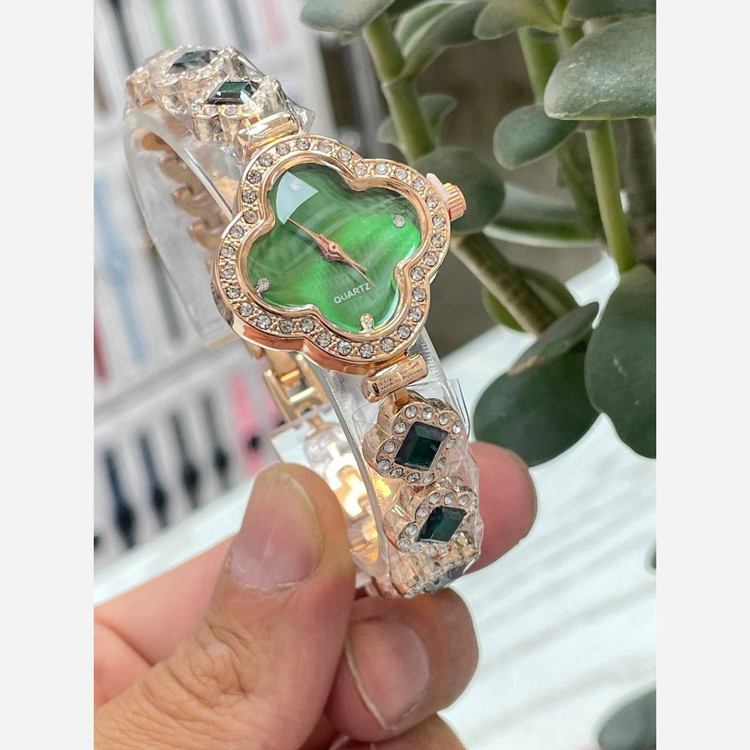 ساعت زنانه مجلسی نگین دار به پخش و
