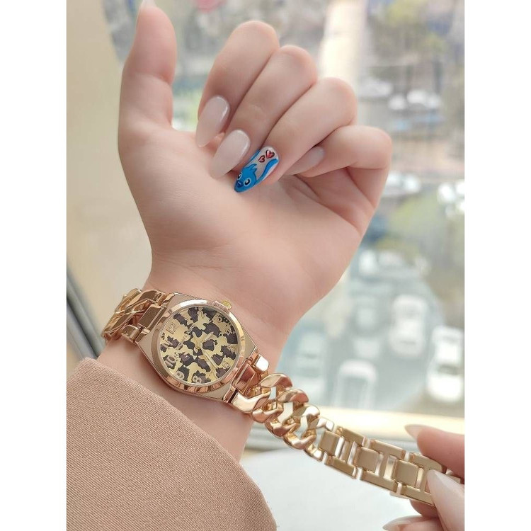 ساعت زنانه میشل کورس صفحه طرح پلنگی کیفیت عالی رنگ ثابت ۔ساعت زنانه