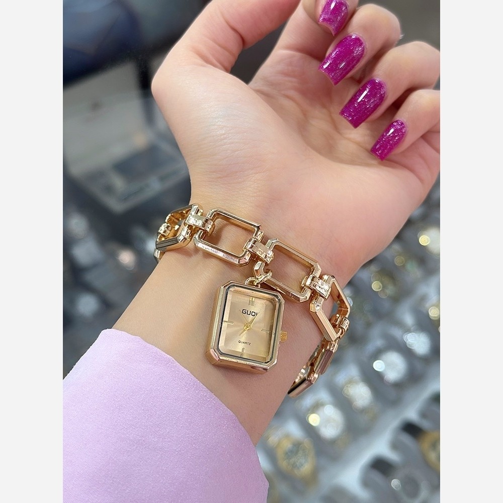 ساعت زنانه صفحه مربعی بند زنجیری کیفیت عالی شیک و زیبا رنگ ثابت رنگ طلایی