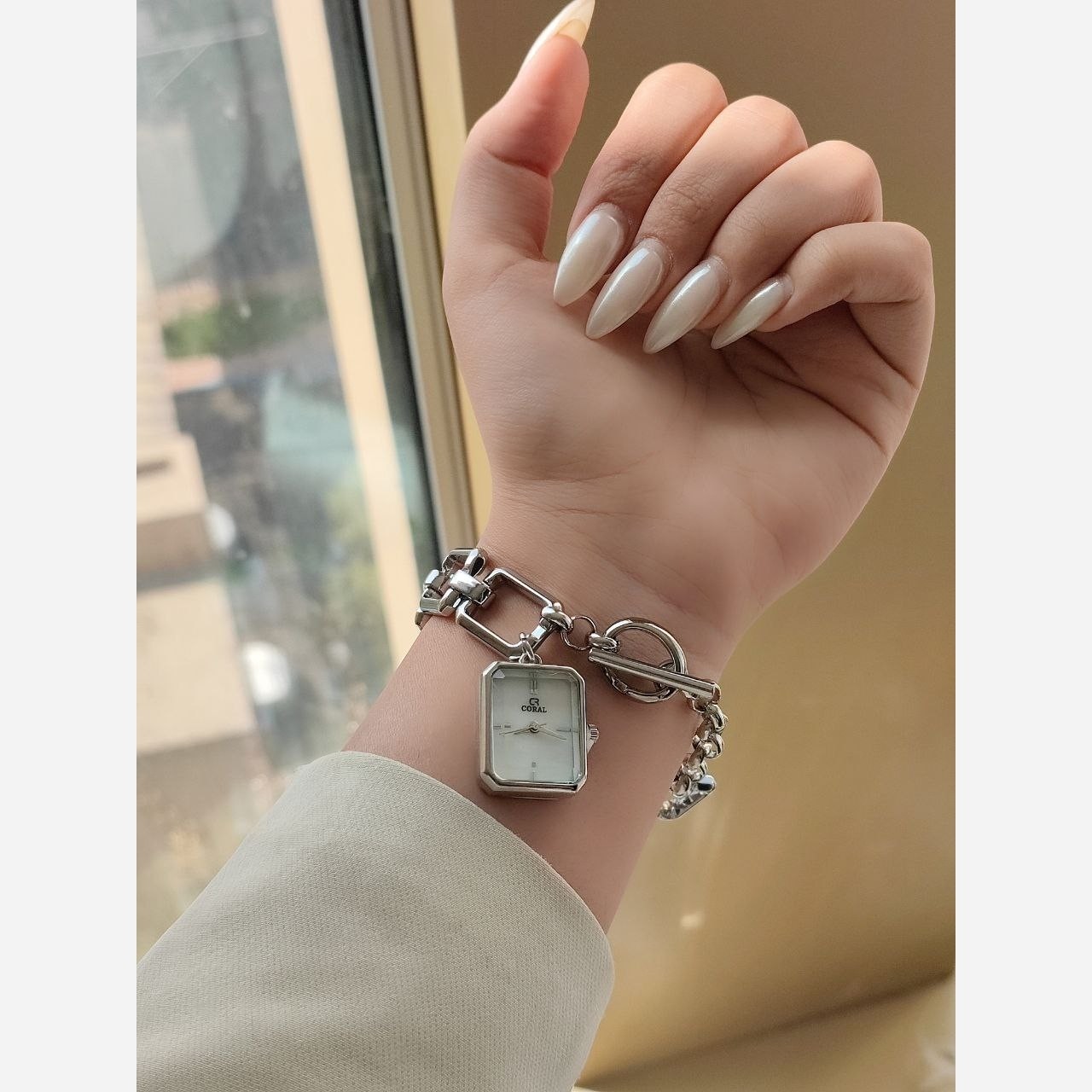 ساعت زنانه کورال کیفیت عالی شیک و زیبا رنگ ثابت قفل تی
