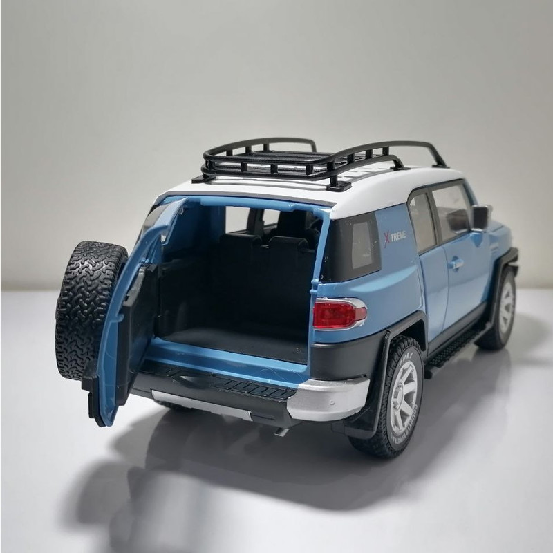 ماشین بازی آفرود مدل FJ Cruiser مقیاس 1:24، بدنه فلزی و پلاستیکی، عقبکش، چراغدار و موزیکال